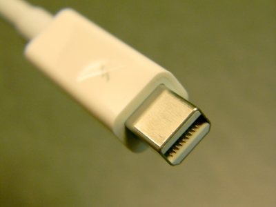 Archivo:Thunderbolt-Connector.jpg